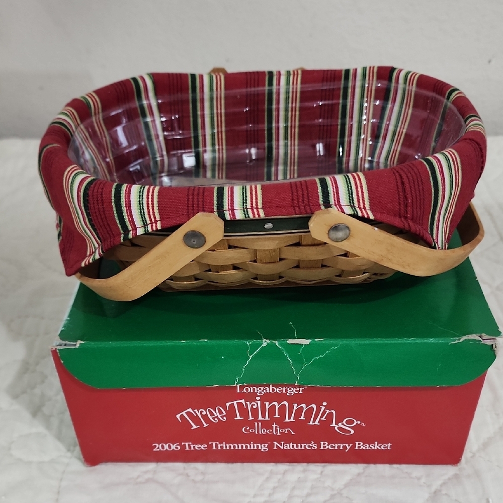 Longaberger 2006 Tree Trimming Basket Nature's Berry. Liner Protector Tie On